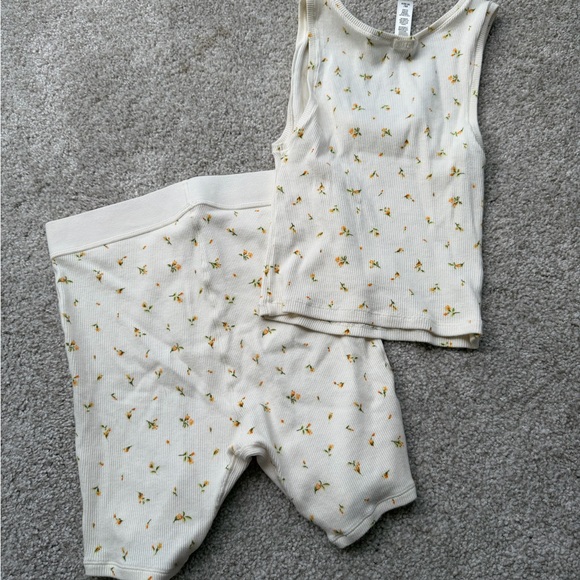 NWOT SKIMS Ribbed Cotton White Floral Tank Shorts Matching Set XS - Picture 2 of 7
